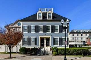 90 Constitution Rd #90, Charlestown, MA 02129