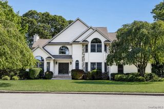 28 Apricot Road, Mount Sinai, NY 11766