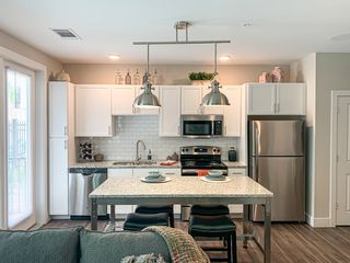 1325 Annunciation St #458, New Orleans, LA 70130