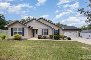 704 Briarwood St, Kannapolis, NC 28081