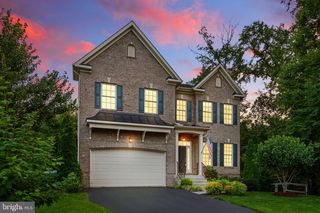 7729 Pohick River Dr, Lorton, VA 22079