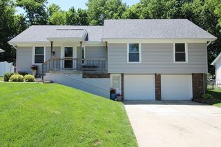 216 SE Colony Dr, Lees Summit, MO 64063
