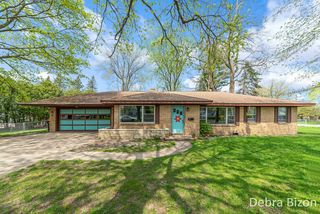 93 E  Cherry St NE, Cedar Springs, MI 49319