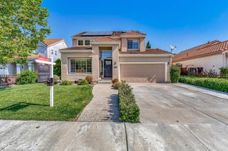 450 Verona Pl, Hollister, CA 95023