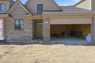 435 Cornerstone Dr #69, Oxford, MI 48371