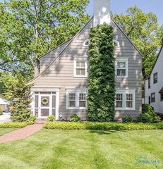 2416 Barrington Dr, Toledo, OH 43606