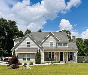 621 Lake Haven Dr, Tullahoma, TN 37388