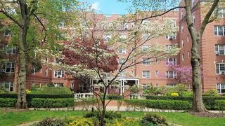 77-35 113th St #1F, Forest Hills, NY 11375