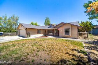 29960 Caddy Ln, Tehachapi, CA 93561