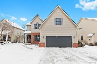 924 Lincoln Dr, Brighton, MI 48116