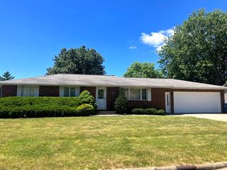 415 S  Maple Ave, Minier, IL 61759