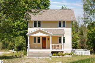 220 W  Harbor Hwy, Maple City, MI 49664