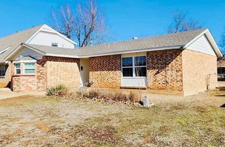 912 Craig Dr, Moore, OK 73160