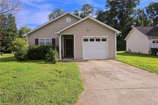 1718 Fern Hill Dr, Greensboro, NC 27405