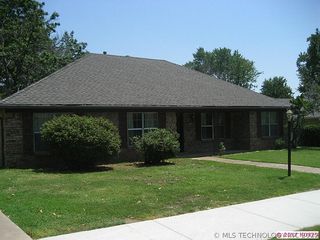 7026 E  52nd St, Tulsa, OK 74145