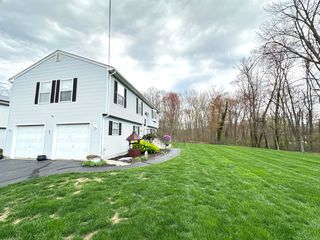 2 Edith Street, Windsor locks, CT 06096