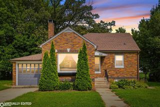 908 Elm St, Grinnell, IA 50112