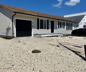 8 Diane Rd, Manahawkin, NJ 08050