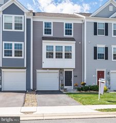 76 Cecily Way, Ranson, WV 25438