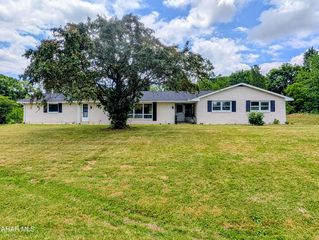 110 Sycamore Rd, Fishertown, PA 15539
