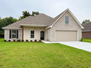 310 Sucrose Dr, Thibodaux, LA 70301