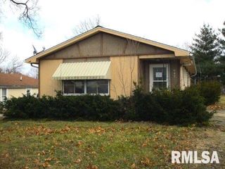 647 N  12th Ave, Canton, IL 61520