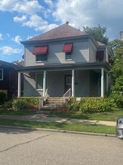908 6th St, Moundsville, WV 26041