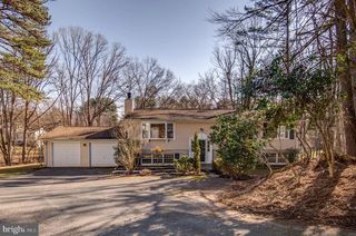 10804 Oldfield Dr, Reston, VA 20191