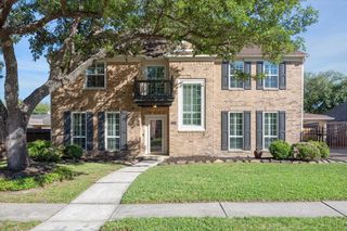 2119 Country Club Dr, Pearland, TX 77581