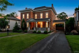 27 Elizabeth St, Auburn, NY 13021