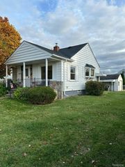 20567 Pinecrest St, Taylor, MI 48180