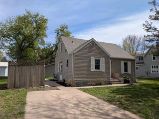160 10th St, Tracy, MN 56175