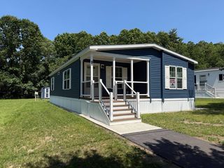 99 Terry Ln, Halfmoon, NY 12065