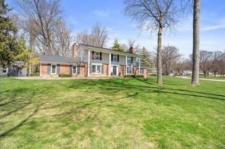 2852 Masefield Ct, Bloomfield Hills, MI 48304