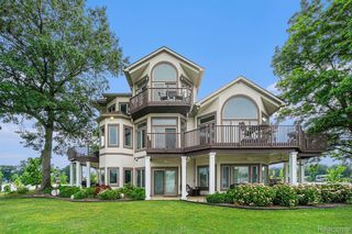 265 Lakeshore Dr, Battle Creek, MI 49015