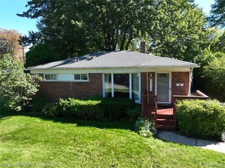 22344 Logue Ave, Warren, MI 48091