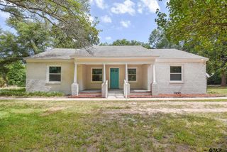 104 N  Garden Club Dr, Overton, TX 75684