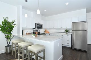 921 NW 21st Ave #404, Portland, OR 97209