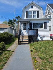71 White St, West Haven, CT 06516