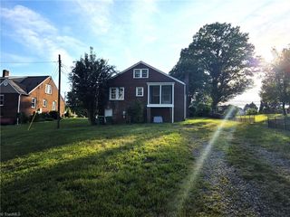 607 W  Main St, Pilot Mtn, NC 27041
