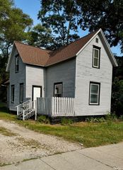 871 Wood St, Muskegon, MI 49442