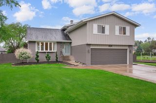 8924 Schafer Dr, Saint John, IN 46373