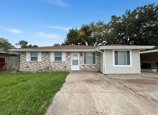 1805 Redwood Dr, Harvey, LA 70058