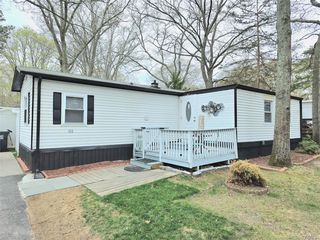 525 Riverleigh Avenue #111, Riverhead, NY 11901
