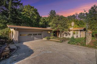 2809 Evergreen Dr, Saint Joseph, MI 49085