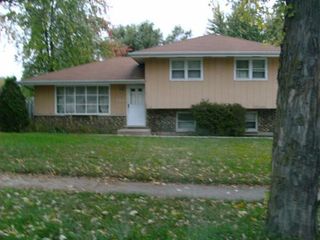 880 Spring St, South Elgin, IL 60177