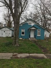 310 W  Harrison St, Butler, MO 64730