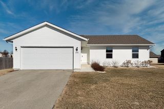2958 Huntington Dr, Belvidere, IL 61008