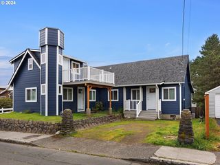 211 10th Ave, Seaside, OR 97138