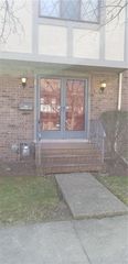 8122 Cheswick Dr, Indianapolis, IN 46219